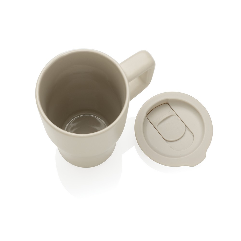 Ceramiczny kubek podrożny 490 ml Kubek podróżny 490 ml, wykonany z ceramiki, zamykane wieczko