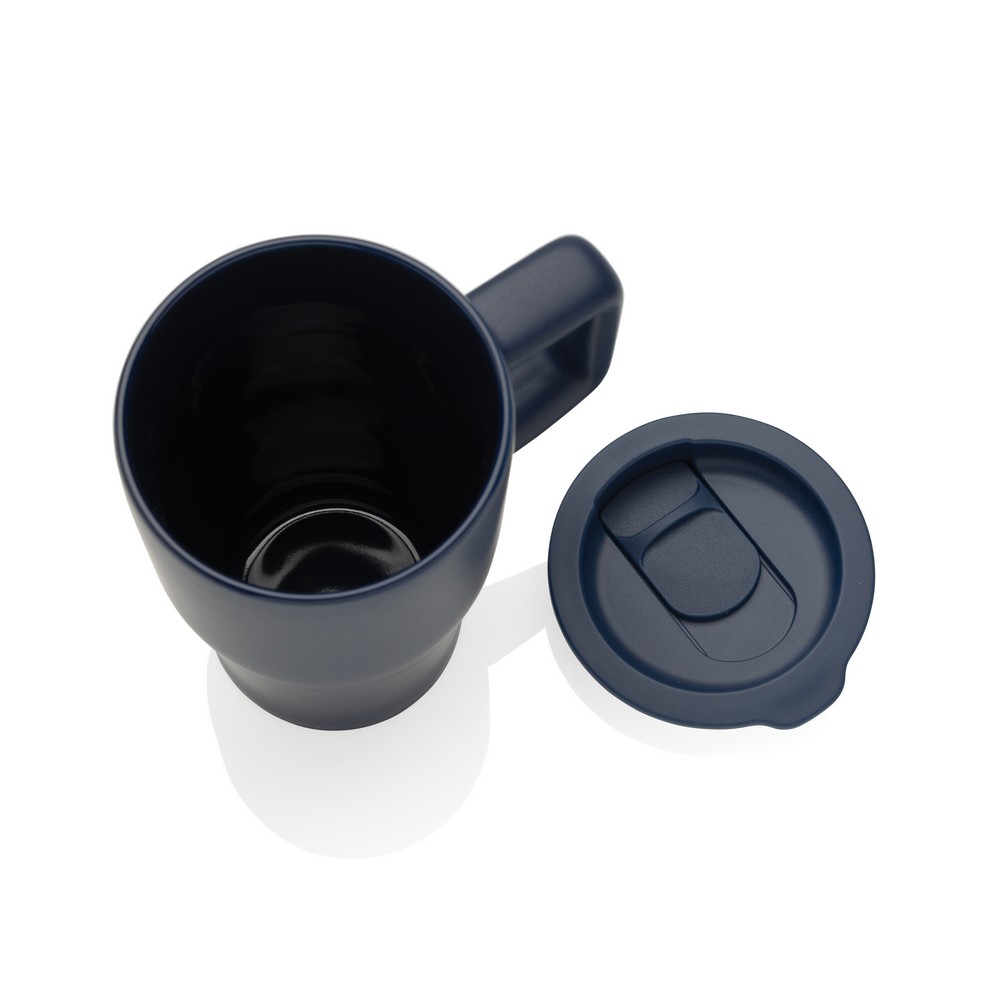 Ceramiczny kubek podrożny 490 ml Kubek podróżny 490 ml, wykonany z ceramiki, zamykane wieczko