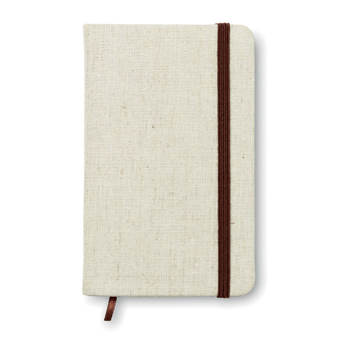 Notes A6 z płócienną okładką Notatnik A6 z twardą płócienną okładką. Oprawiony. 192 strony w linie z papieru z recyklingu (96 arkuszy). Kontrastowy elastyczny pasek i wstążka do oznaczania stron.