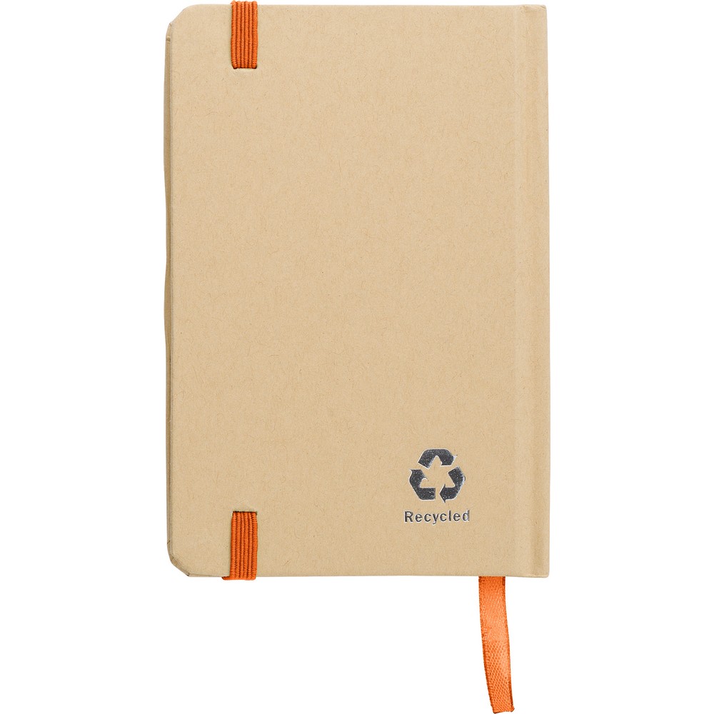 Notatnik A6 z papieru kraftowego z recyklingu, twarda okładka Notatnik A6 (160 kartek w linie), twarda okładka, wykonany z papieru kraftowego z recyklingu, tasiemka zakładkowa i elastyczna opaska do zamykania