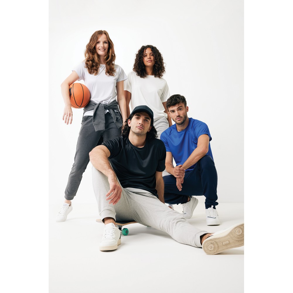 Koszulka sportowa Iqoniq Tikal, poliester z recyklingu Koszulka sportowa, wykonana w 100% z poliestru z recyklingu o gramaturze 150 g/m2, okrągły dekolt, posiada znacznik AWARE™, który gwarantuje, że wykorzystane materiały pochodzą z recyklingu, 2% wpływów z każdego sprzedanego produktu z kolekcji Impact jest przekazywane na rzecz Water.org, ślad węglowy produktu: 3,02 kg CO13