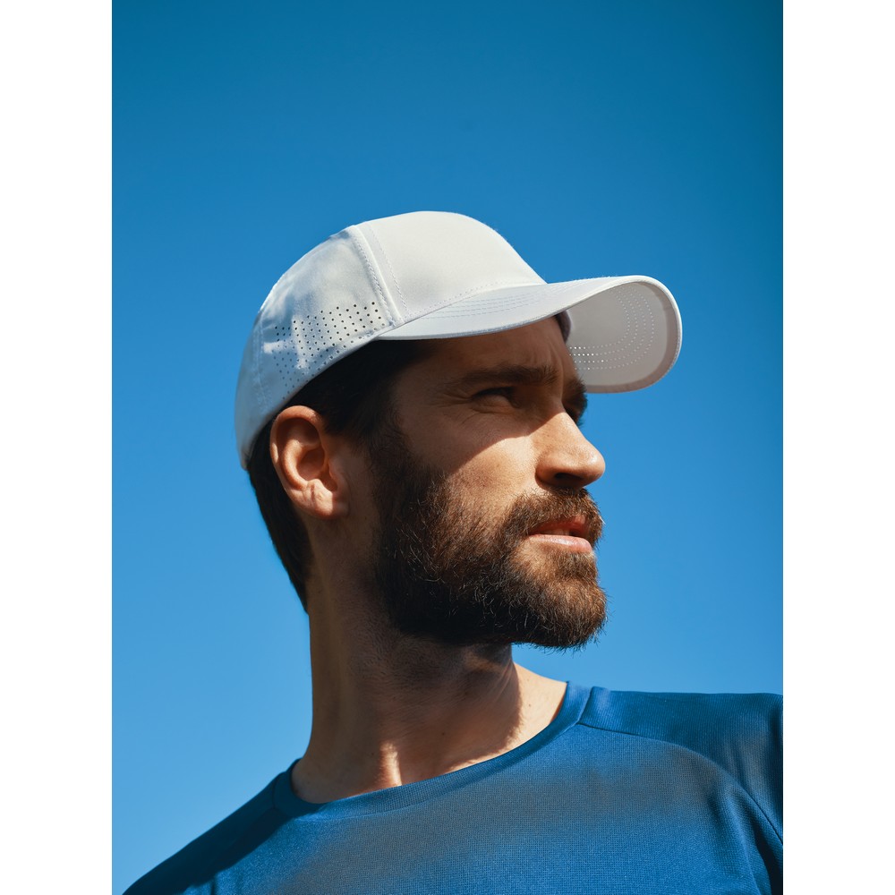 Koszulka sportowa Iqoniq Tikal, poliester z recyklingu Koszulka sportowa, wykonana w 100% z poliestru z recyklingu o gramaturze 150 g/m2, okrągły dekolt, posiada znacznik AWARE™, który gwarantuje, że wykorzystane materiały pochodzą z recyklingu, 2% wpływów z każdego sprzedanego produktu z kolekcji Impact jest przekazywane na rzecz Water.org, ślad węglowy produktu: 3,02 kg CO15